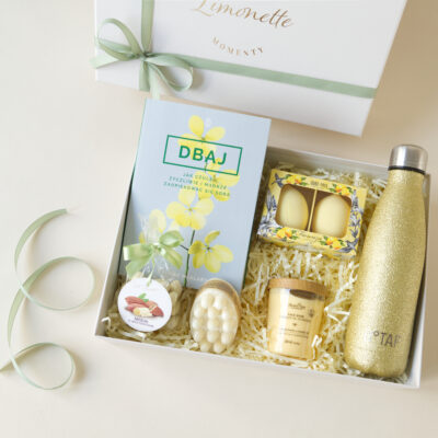 Prezent gotowy do wręczenia zawiera: książkę "dbaj", butelkę Botap złotą, kosmetyki marki Stara Mydlarnia, Migdały w białej czekoladzie.